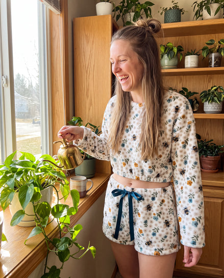 Women's Bees & Blooms Outfit