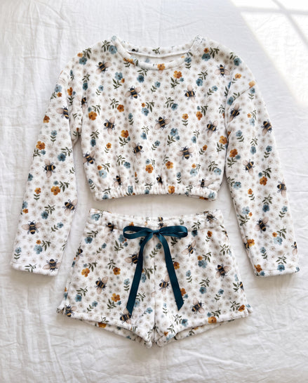 Women's Bees & Blooms Outfit